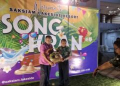 ทวีศักดิ์ สุทิน ประทานสภาอุตสาหกรรม จังหวัดนนทบุรี จัดงานรถน้ำดำหัวสุดยิ่งใหญ่ เทศกาลสงการต์ นาย ทวีศักดิ์ สุทิน ประทานสภาอุตสาหกรรม จังหวัด นนทบุรี พร้อมด้วย