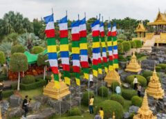 ชลบุรี I สวนนงนุช ขึ้นธงมนตรา 9 ผืน จากภูฏานสัญลักษณ์แห่งความโชคดี เพื่อความเป็นสิริมงคล