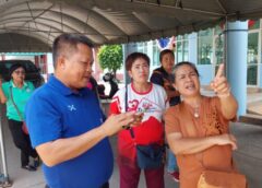 ชลบุรี I สัตหีบ บัตรเขย่งเกิน 4,955 คะแนน ปชช.ถ่ายคลิปเปลี่ยนคะแนน ถูกปัดโทรศัพท์ผลักล้มเจ็บตำรวจห้ามวุ่น