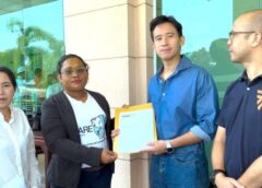 องค์กร RARE Sri Lanka ยื่นหนังสือต่อนายพิธา ขอให้ช่วยนำช้างพลายศักดิ์สุรินทร์ ในศรีลังกา กลับประเทศไทยองค์กร RARE Sri Lanka ยื่นหนังสือต่อนายพิธา ขอให้ช่วยนำช้างพลายศักดิ์สุรินทร์ ในศรีลังกา กลับประเทศไทย