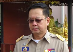  พิษณุโลก I กกต. ระบุยังไม่มีรายงานการทุจริต ส่วนการนับคะแนนรู้ผลไม่เป็นทางการประมาณ 2 ทุ่ม ขณะที่ทหารตบเท้าใช้สิทธิ์หน้าค่ายกันคึกคัก พิษณุโลก I กกต. ระบุ ตอนนี้ยังไม่มีรายงานการทุจริต ส่วนการนับคะแนนรู้ผลเป็นทางการประมาณ 2 ทุ่ม ขณะที่ทหารตบเท้าใช้สิทธิ์