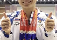 เงือกจอย” เจนจิรา ศรีสอาด ผงาดคว้าเหรียญทองผีเสื้อ 50 ม.หญิง ขณะที่ “ฉลามไวน์” นวพรรษ วงค์เจริญ คว้าเหรียญเงินผีเสื้อ 200 ม.ชาย และทางด้านผลัดผสม 4×100 ม.หญิง คว้าอีกหนึ่งเหรียญทองแดงให้ทัพว่ายน้ำไทยปิดฉากซีเกมส์ครั้งที่ 32 ที่กัมพูชา