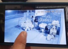 นนทบุรี I โจรแสบ ทำทีเป็นลูกค้าเติมเงินตู้บุญเติมก่อนก่อเหตุตัดหัวน็อตหวังยกตู้