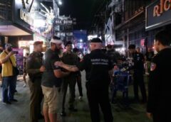ชลบุรี I หนุ่มแอฟฟริกาใต้ ไม่จ่ายบิลการ์ดยื้อล็อกตัว ล้มหัวฟาดหน้าผากแตก