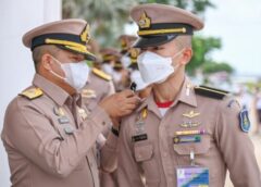 ผู้บัญชาการโรงเรียนนายเรือ ประดับเครื่องหมายนักเรียนบังคับบัญชา ชั้นปีที่ 5 จำนวน 38 นาย