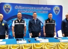 ชลบุรี I ผบช.สตม. แถลงจับอาชญากรชาวจีน ฟอกเงิน 2,500 ล้าน และจับมือขวาราชายาเสพติดแดนโสมขาว