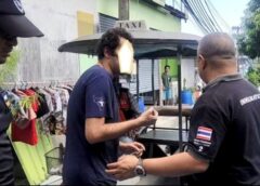 สตูล I ตม. ปิดล้อมตรวจค้นเกาะหลีเป๊ะ รวบชายชาวอเมริกัน ลักลอบอยู่ในราชอาณาจักรโดยการอนุญาตสิ้นสุด