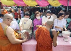 สุพรรณบุรี I พระสงฆ์ 300 รูป อยู่ปริวาสกรรมบิณฑบาตนำช่วยผู้ประสบสาธารณภัย