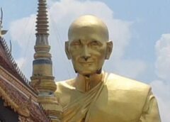พะเยา I ฮือฮา ! ฝูงผึ้งหลวงแห่ทำรัง ใบหน้าหลวงปู่ดู่ เชื่อมีความศักดิ์สิทธิ์