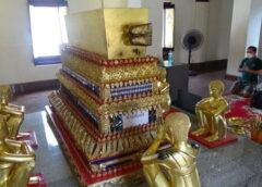พิษณุโลก I พุทธศาสนิกชน จำนวนมาก ทยอยกราบพระเจ้าเข้านิพพาน ในวันอัฐมีบูชา