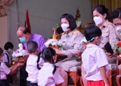 ลพบุรี I โรงเรียนเทศบาลเมืองเขาสามยอด 1 จัดพิธีวันทา บูชาครู ให้กับนักเรียน ประจำปี 2566