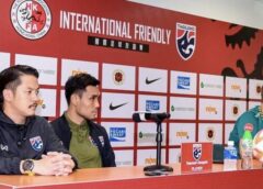 มาโน-ธีรศิลป์ แถลงข่าวก่อนทีมชาติไทยดวลแข้ง ฮ่องกง