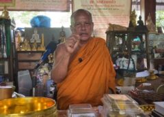 นนทบุรี II พระพยอมเตือนสติอย่าเสียค่าโง่ ความสำเร็จอยู่ที่ความพยายามไม่ใช่ดินสอเสก