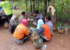 ศรีสะเกษ I เซียนเห็ดจากทั่วสารทิศเหมารถปิกอัพเก็บเห็ดป่าที่ชายแดนสร้างรายได้เป็นกอบเป็นกำ