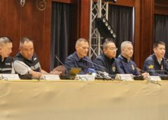 ชลบุรี I ผบช.สตม.นำทีมแถลงข่าว ผลการปฏิบัติงานบุกจับต่างชาติ 5 คดีสำคัญ