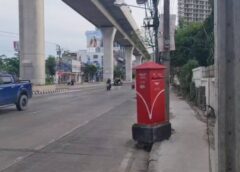 นนทบุรี I ชาวบ้านผวา ตู้จดหมายไปรษณีย์มีเพียงแค่อิฐตัวหนอนรองฐานตู้ หวั่นล้มลงมาเป็นอันตราย
