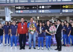 ชบาแก้ว U19 นำถ้วยอาเซียนกลับถึงไทย,นายกสมาคมฯ มอบ 1 ล้าน สร้างขวัญกำลังใจ