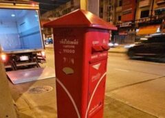 นนทบุรี I ยกแล้วตู้ไปรษณีย์ที่เอียงกะเท่เร่ เหลือเพียงอิฐตัวหนอนรองตู้ไว้ดูต่างหน้า