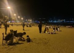 ชลบุรี I ตำรวจพัทยาเข้ม ตรวจกลุ่มวัยรุ่นริมหาดพัทยา ป้องปรามทะเลาะวิวาท