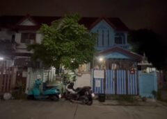 นนทบุรี I หนุ่มพนักงานขับรถขยะเทศบาล สุดทนเพื่อนบ้านหญิงสาดน้ำเอาถุงขี้หมาเทใส่บ้านตนเอง