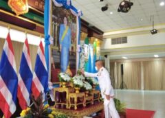 ลพบุรี I กองพลทหารปืนใหญ่ ค่ายสิริกิติ์ ร่วมทำบุญตักบาตร เจริญพระพุทธมนต์