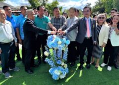 ชลบุรี I ผู้บริหารบริษัท มิตรกมล จำกัด นักธุรกิจใจบุญพร้อมครอบครัว มอบป้ายชื่อหินอ่อนให้โรงเรียน