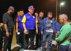 ชลบุรี I นอภ.บางละมุง สนธิกำลัง 200 นาย ปูพรมหาดจอมเทียนพัทยา รวบขายน้ำกระท่อม 2 ราย