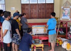 นนทบุรี I พ่อ-แม่ รับศพน้องข้าวโอ๊ตวัย 4 ขวบ สวดอภิธรรมคืนแรก พ่อร่ำไห้ขณะนำรถของเล่นโปรดลูกชายวางหน้าศพ