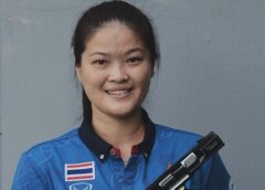 ธันยพร – วีระพล ถือธงชาติชาติไทย ในพิธีเปิด ค่ำนี้