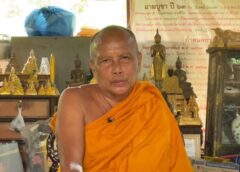 นนทบุรี I พระพยอมติง พระสงฆ์ฉันข้าวในบาตรยักษ์ไม่ผิดวินัยสงฆ์ แต่ระวังบาตรคว่ำได้รับบาดเจ็บ