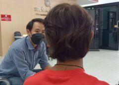 นนทบุรี I วัยรุ่นถูกกลุ่มอริขับรถไล่ ก่อนรถล้มหนีไม่ทันโดนฟันแขนขา เพื่อนโดนระเบิดหูฉีก