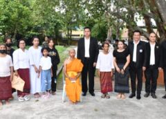 ชลบุรี I ผวจ. เป็นประธานฌาปนกิจศพผู้เสียชีวิต จากถูกช้างป่าทำร้ายขณะออกไปกรีดยาง