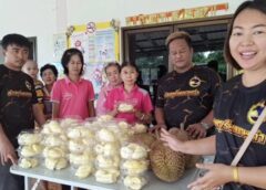 พะเยา I เสี่ยร้านทุเรียนใจป้ำ แกะแพ็คทุเรียนกว่า100 กก. มอบให้ศูนย์เด็กเล็ก