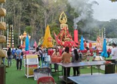 ชลบุรี I แห่ขอ “เลขเด็ด” องค์ท้าวเวสสุวรรณทรงราหู วัดเขาช่องลม เนืองแน่นตั้งแต่เช้า