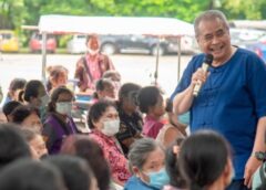 นครสวรรค์ I นายก อบจ. ลงพื้นที่ อ.ท่าตะโก มอบข้าวสารแก่ผู้สูงอายุ ดูถนน และท่อระบายน้ำ สั่งกองช่างสำรวจ ซ่อมด่วน