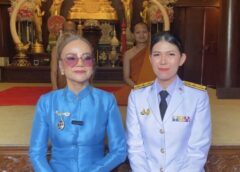 วัดป่าคลอง 11 จัดขบวนอันเชิญผ้าพระกฐินในหลวง ร.10 ทรงพระกรุณาโปรดเกล้าฯพระราชทานผ้าพระกฐินให้ ผอ.ฟ้าทอดถวาย 5 พ.ย.   ด้วย พระบาทสมเด็จพระเจ้าอยู่หัว ทรงพระกรุณาโปรดเกล้าฯ พระราชทานผ้าพระกฐิน ประจำปี 2566 ตามที่ นางสาวพรทิพา สุพัฒนุกูล ผู้อำนวยการสถานีโทรทัศน์ ฟ้าให้ทีวี ขอพระราชทานไปทอดถวายยังที่ชุมนุมสงฆ์ ณ วัด ป่าคลอง 11 ตำบลบึงกาสาม อำเภอหนองเสือ จังหวัดปทุมธานี  นางสาวพรทิพา สุพัฒนุกูล ผู้อำนวยการสถานีโทรทัศน์ฟ้าให้ทีวี ได้อัญเชิญผ้าพระกฐินพระราชทานจากกองพระราชพิธี สำนักพระราชวัง มาประดิษฐาน ณ วัดป่าคลอง 11 ต.บึงกาสาม อ.หนองเสือ จ.ปทุมธานี  ซึ่งงานครั้งนี้   มีว่าที่ร้อยตรีธีระพล  โชคนำชัย นายอำเภอหนองเสือ , พันตำรวจเอกศิวาพีชญ์ สนิทนวนธนรัฐ ผู้กำกับ.สอบสวนภาค 1, นายกองค์การบริหารส่วนตำบลบึงกาสาม พร้อมคณะผู้บริหาร และพ่อค้า ประชาชน ร่วมพิธีรับผ้าพระกฐินพระราชทาน ทั้งนี้ ในวันอาทิตย์ที่ 5 พฤศจิกายน 2566 จะจัดพิธีสมโภชองพระกฐินพระราชทาน โดยจะจัดให้มีขบวนอัญเชิญผ้าพระกฐินพระราชทาน และจัดพิธีถวายผ้าพระกฐินพระราชทานในครั้งนี้ ผอ.ฟ้า กล่าวว่า การได้รับพระราชทานผ้าพระกฐินในครั้งนี้ส่วนหนึ่งก็ถือว่าเป็นการช่วยบำรุงพุทธศาสนาโดยการที่พระองค์ท่านได้ทรงมีความเมตตาต่อลูกหลานคนไทยหรือวัดต่างๆในการที่จะทำให้วัดนั้นเจริญ แล้วก็ที่สำคัญพระพุทธศาสนาของเราก็จะได้ มีความเจริญรุ่งเรืองยิ่งขึ้นไปว่าตอนนี้เรื่องสิ่งที่ควรที่จะให้คู่ควรรำลึกให้มากที่สุดก็คือการสร้างบุญสร้างกุศลเข้าวัดเข้าวา ซึ่งถือว่าในหลวงพระองค์ท่านได้มี ความเมตตาต่อลูกหลานคนไทยก็ถือว่าเป็นสิริมงคลและผอ.ฟ้าก็เป็นสะพานบุญในการที่ได้นำกฐินพระราชทานมาให้กับวัดป่าคลอง 11 ซึ่งก่อนหน้านี้ก็จะเป็นเทียนพรรษาพระราชทานแล้วก็ท่านดร.อำนาจ ซึ่งท่านก็เป็นส่วน หนึ่ง ที่ช่วยกันขับเคลื่อนของการที่อยากจะให้วัดที่ยังไม่เคยได้รับกฐินพระราชทานก็จะได้ไปตามวัดต่างๆเพื่อเปิดโอกาสให้กับวัดที่ยังไม่มีโอกาสของการที่จะได้เข้าถึงกฐินพระราชทาน  ผอ.ฟ้าก็ถือว่าอยากจะทำให้กับวัด ทุกๆวัดที่ สามารถทำได้ทุกๆปีก็จะพยายามในการที่จะนำกฐินพระราชทานให้กับวัดที่ยังไม่เคยได้รับกฐินพระราชทานก็ถือว่าเป็นสิ่งที่สิริมงคลกับอำเภอนั้นจังหวัดนั้นวัดนั้นๆ ก็ขอบคุณสื่อมวลชนน้องๆที่ ติดตามผอ.ฟ้าและเป็นกำลังใจให้กับผอ.ฟ้าก็เรียนเชิญประชาชนลูกศิษย์ลูกหาของวัดป่าคลอง 11 ให้มากันในวันที่ 5 พฤศจิกา 2566 ที่จะเป็นกฐินพระราชทาน เรามาร่วมกันได้ที่วัดป่าคลอง 11 ซึ่งก็จะเป็นสถานที่ๆปฏิบัติธรรมด้วยสงบแล้วก็คนที่อยากจะสร้างบุญสร้างกุศลหรือสร้างบารมีให้กับตนเองและครอบครัวเพราะตอนนี้บุญไม่ใช่ว่าไม่มีทางเลือกแล้วเขาบอกว่าต้องทำต้องลงมือทำเพราะบุญนี้จะทำให้เราหลุดพ้นหลายๆสิ่งหลายอย่างอย่างเช่นอุปสรรคปัญหาหรือภัยอันตรายมันต้องเสริมด้วยบุญก็จะกลายเป็นกรอบในการป้องกันทุกชีวิตให้อยู่ร่มเย็นเป็นสุขเพราะเราทำบุญ ต้องพยายามเติมให้เป็นประจำอย่าทำบุญ แบบนานๆทำครั้งคือถ้ามีโอกาสในการทำบุญเล็กบุญใหญ่ก็เก็บสะสมบุญเอาไว้เหมือนปลูกต้นบุญก็เหมือนฝากเงินในธนาคารเรายังต้องฝากเป็นประจำบุญเราก็ต้องทำทุกวัน จึงอยากขอเชิญท่านที่มีจิตศรัทธาร่วมงานโดยพร้อมเพียงกันในการถวายผ้าพระกฐินพระราชทาน พ.ศ. 2566 เพื่อน้อมเกล้าน้อมกระหม่อมถวายเป็นพระราชกุศลแด่พระบาทสมเด็จพระเจ้าอยู่หัวในครั้งนี้          ฉัตรมงคล I นนทบุรี