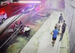 นนทบุรี I นาทีชีวิตหนุ่มขับรถ จยย. ชนป้ายเตือนก่อสร้างร่างกระเด็นหมดสติ