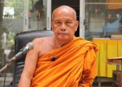 นนทบุรี I พระพยอม เตือน กลุ่มวัยรุ่นแต่งตัวเป็นพระไปดูหนัง ไม่เหมาะสมอย่าอินเกินไป สังคมจะสับสนไม่เกิดประโยชน์