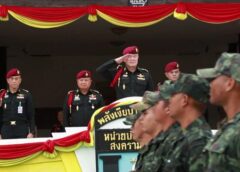 ลพบุรี I หน่วยบัญชาการสงครามพิเศษ จัดพิธีสวนสนามอำลาธงชัยเฉลิมพล และ ผู้บังคับบัญชาให้แก่ทหารทหารกองประจำการ