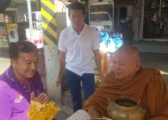 ราชบุรี I ประชาชนร่วม ทำบุญถวาย สิ่งของและปัจจัยแก่หลวงพ่ออลงกต วัดพระบาทน้ำพุ เพื่อสมทบทุนช่วยเหลือผู้ป่วย