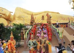 ลพบุรี I พุทธศาสนิกชนชาวตำบลกกโก สืบสานประเพณีตักบาตรเทโวโรหณะ กราบนมัสการพระพุทธไสยาสน์องค์ใหญ่