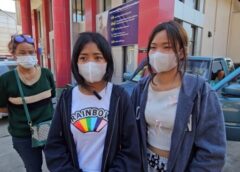 นนทบุรี I เลขไฟแดงหลอกไม่ยอมเขียว 2 สาวนักศึกษาเข้าใจผิดขี่จยย.พุ่งชนแท๊กซี่ เจ็บทั้งตัวเสียทั้งเงินซ่อมรถ