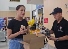 นนทบุรี I สาวสองสุดช้ำ สั่งรองเท้าคัชชูอยากสวยปีใหม่ สุดท้ายได้แค่รองเท้าแตะคู่ไม่ถึง 200 ไปจ่ายตลาด