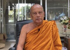 นนทบุรี I พระพยอมเผย ใส่สบงนอนหนุนตักควรเรียกว่าผัวไม่ใช่พระ