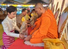 นครสวรรค์ I นายอำเภอลาดยาว ร่วม นายกเล็กลดยาว จัดงานพิธีทำบุญตักบาตรข้าวสารอาหารแห้ง เนื่องในวันขึ้นปีใหม่ 2567