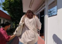 นนทบุรี I เจ้าหน้าที่ ตร.นำตัวสาวอายุ 25 ปี เข้าสอบปากคำจากกรณีฆ่าเด็ก 2 ขวบ ยัดตู้เย็น