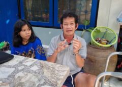 นนทบุรี I พ่อลูกร้องเยียวยาหลังขี่รถ จยย. รับลูกกับจากโรงเรียนรถเมล์พุ่งชนอาการสาหัส