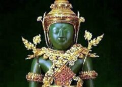 พระแก้วมรกต ภาพมุมใกล้มากที่สุด เครื่องทรงฉลองพระองค์ทองคำลงยา ประดับเพชรพลอย​ ทับทิมสยาม 3​ ฤดู