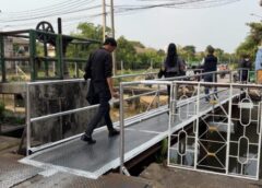 นนทบุรี I ซ่อมแล้วสะพานเหล็กข้ามคลองสร้างนานกว่า 30 ปี ชาวบ้านและนักเรียนต่างดีใจ หลังร้องเรียนมานาน