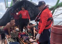 สตูล I ทัพเรือภาคที่  3 ช่วยชีวิตลูกเรือประมงปลาเรือกระตัก ชาวเมียนมา ถูกสายสมอเรือพันขาข้างซ้ายตัดหวิดขาด
